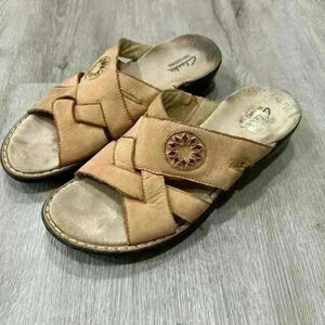 Clarks Bendables Suede Tan Sandals Women’s Size 8